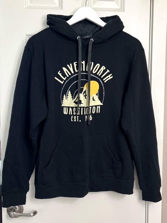 Lone Rock Clothing Tops - Lone Rock Clothing Leavenworth Hoodie